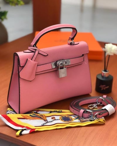 شنط يد نسائية كيري