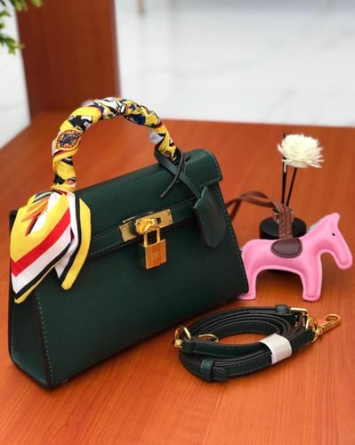 شنط يد نسائية كيري