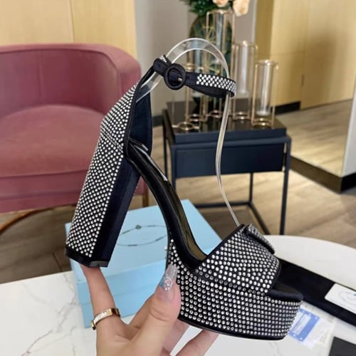 صندل كعب اسود نسائي