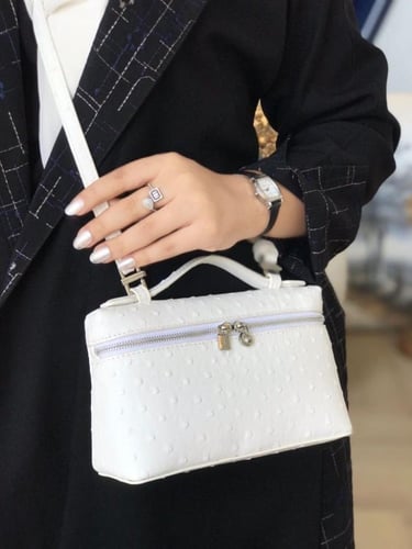 شنطة لورو بيانا يد نسائية