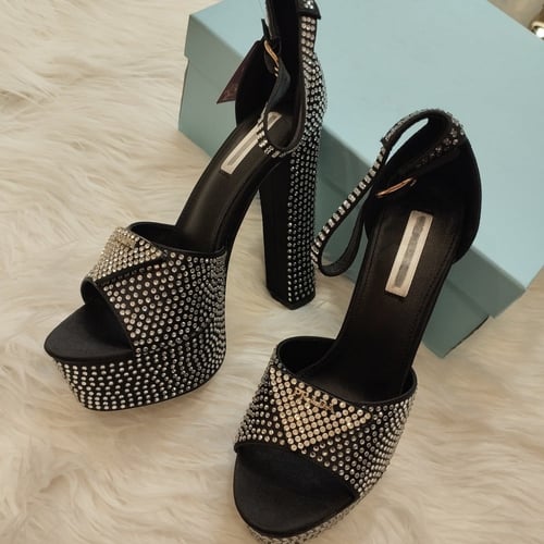 صندل كعب اسود نسائي