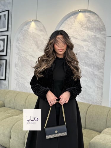 عباية هيلينا بقماش جوخ مع جاكيت مخمل متصل اسود