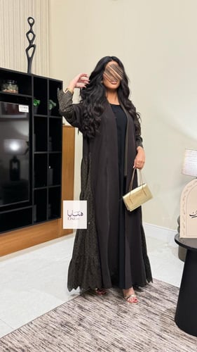 عباية مبهره بقماش كريب رموش مع روكاما بني