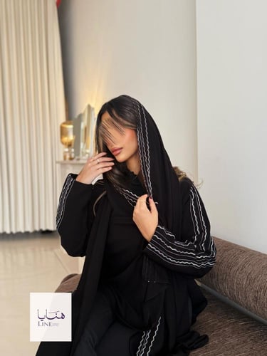 عباية نيفا نص كلوش قماش كريب نصف القمر اسود مع قيط...