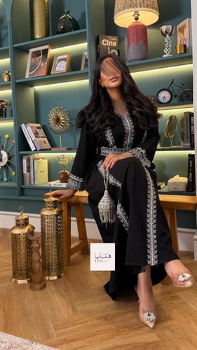 جلابية لمياء تطريز الامام مع ربطه خصر مطرزه مع تطر...