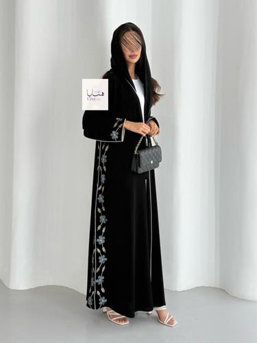 عباية فلورا بقماش كريب ملكي تطريز انيق تحديد قيطان