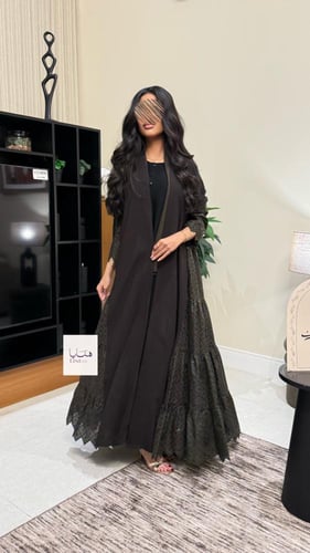 عباية مبهره بقماش كريب رموش مع روكاما بني