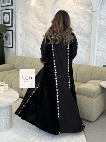 عباية لومينا مخمل كوري مع كتان تطريز ابيض