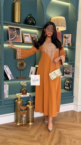 جلابية زهراء قماش ناعم مع تطريز انيق بالصدر والاكم...