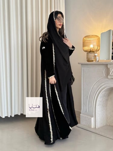 عباية كاميليا مخمل مع بلاك بيري مزين بورد️