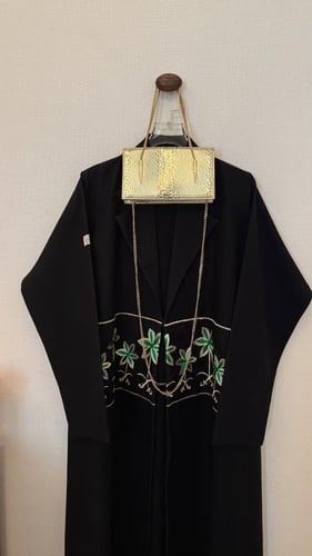 عباية فخر بقماش كريب كتان مع تطريز مميز