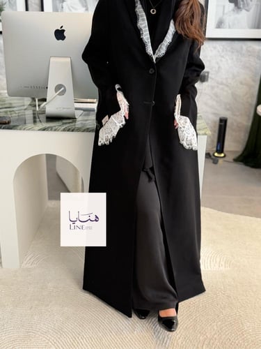 عباية جادي بلايزر بقماش كريب ايطالي اسود مع دانتيل...