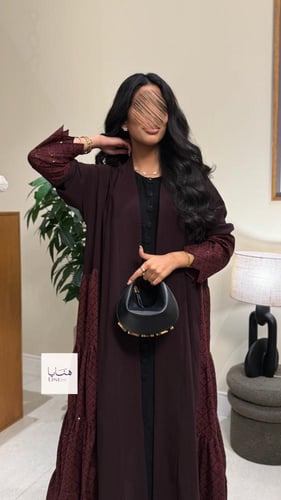 عباية مبهره بقماش كريب رموش مع روكاما عنابي