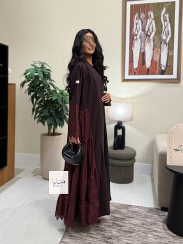 عباية مبهره بقماش كريب رموش مع روكاما عنابي