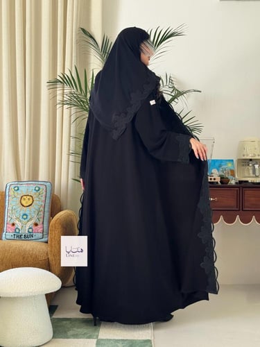 عباية اجوان بقماش كريب ملكي تطريز متقن بالامام وال...