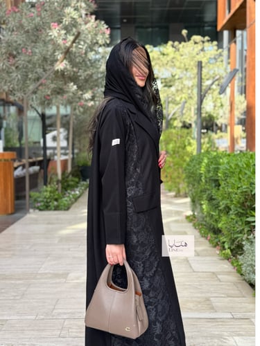 عباية افتان قماش كريب دانتيل اسود