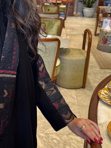 عباية الاحلام بقماش ملكي لمسات روكاما بكسرات