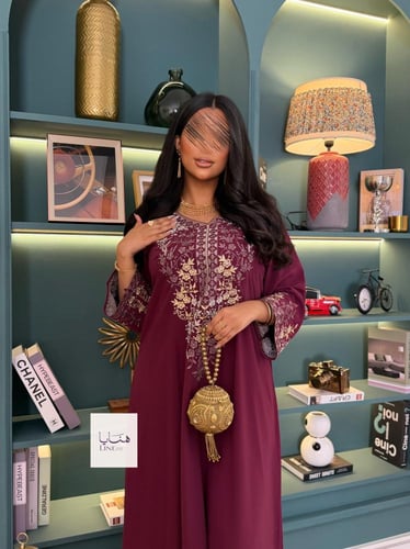 جلابية اشواق قماش ناعم تطريز ملون بالصدر والاكمام...