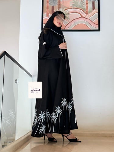 عباية بيارق بقماش كريب كتان مطرز نخيل