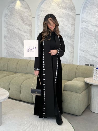 عباية لومينا مخمل كوري مع كتان تطريز ابيض