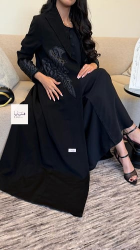 عباية ألق بليزر قماش رموش مزينه بتطريز وشك اسود