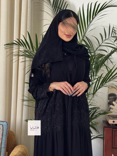 عباية مرهفه بقماش شيفون طبقات مع تطريز اسود