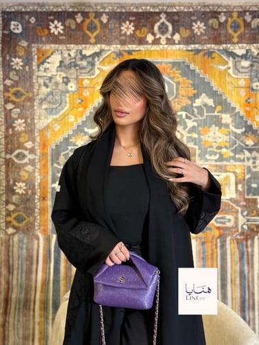 عباية إيفانا بقماش كريب الاناقة بكم اسود مزين دانت...