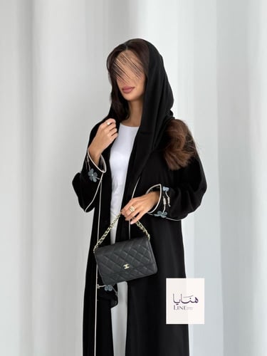 عباية فلورا بقماش كريب ملكي تطريز انيق تحديد قيطان