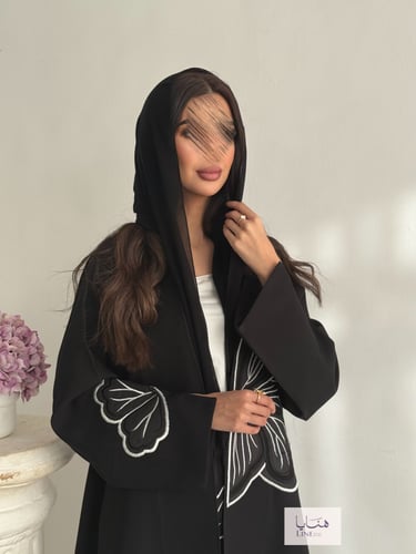 عباية توكل بقماش كريب كتان اسود مطرز