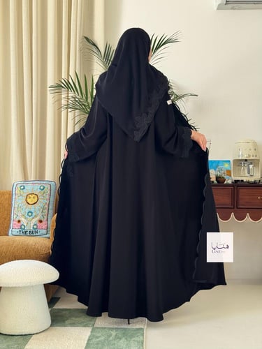 عباية اجوان بقماش كريب ملكي تطريز متقن بالامام وال...