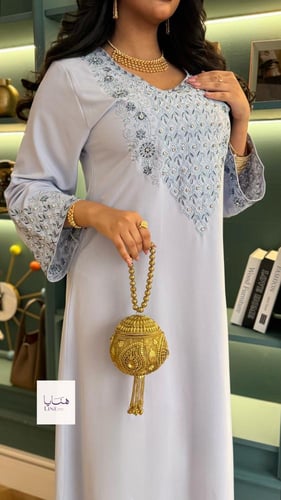 جلابية زهراء قماش ناعم مع تطريز انيق بالصدر والاكم...