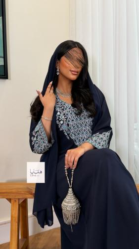 جلابية زهراء قماش ناعم مع تطريز انيق بالصدر والاكم...