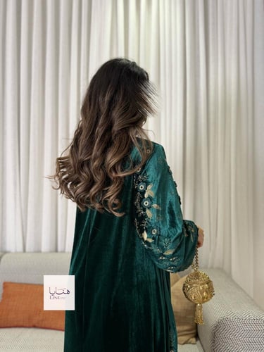 جلابية ميار مخمل تطريز متقن مع ورود اخضر