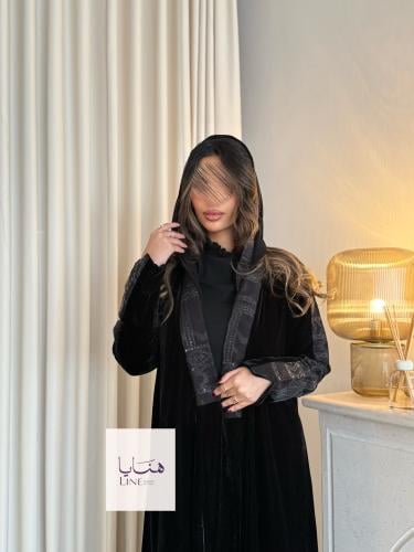 عباية هاله بقماش مخمل مع روكاما مطرز اسود️