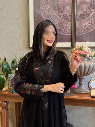 عباية الاحلام بقماش ملكي لمسات روكاما بكسرات