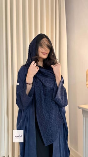 عباية رتاج بقماش حرير تركي تدخيلات دانتيل مع طرحه...