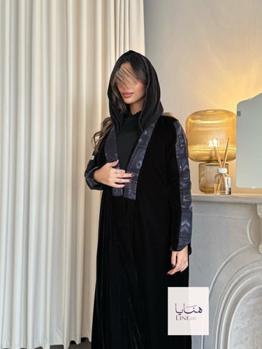 عباية هاله بقماش مخمل مع روكاما مطرز كحلي️