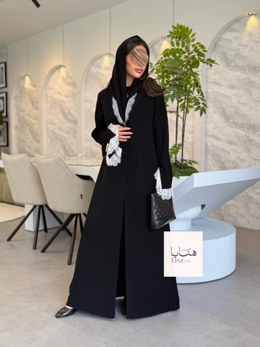 عباية جادي بلايزر بقماش كريب ايطالي اسود مع دانتيل...