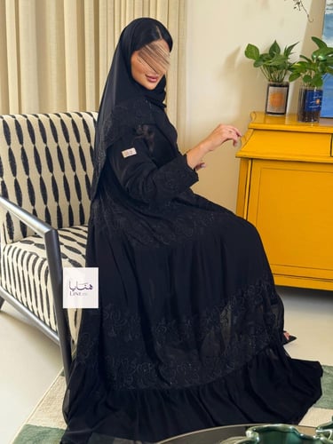 عباية مرهفه بقماش شيفون طبقات مع تطريز اسود