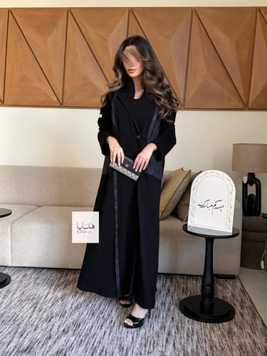 عباية بشرى بقماش كريب ملكي مع جاكار اسود