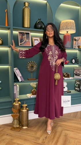 جلابية اشواق قماش ناعم تطريز ملون بالصدر والاكمام...