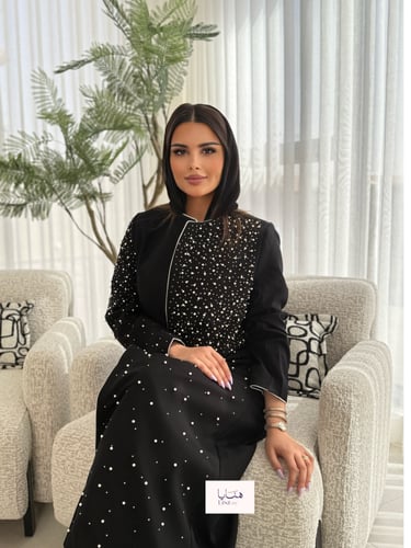 بليزر مترفه بقماش كريب الاناقة مبطن شك لولو ابيض