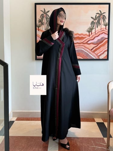 عباية مُهابة بقماش كريب الاناقة تدخيلات تطريز عناب...