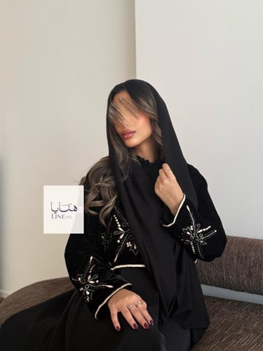 عباية ندى بقماش مخمل مطرز مع كتان اسود️