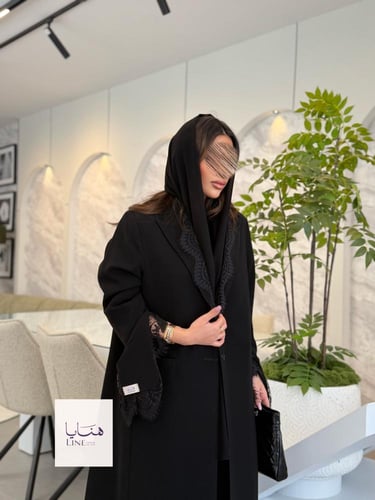 عباية جادي بلايزر بقماش كريب ايطالي اسود مع دانتيل...