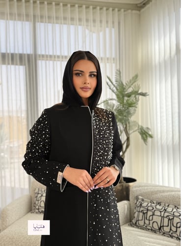 بليزر مترفه بقماش كريب الاناقة مبطن شك لولو ابيض