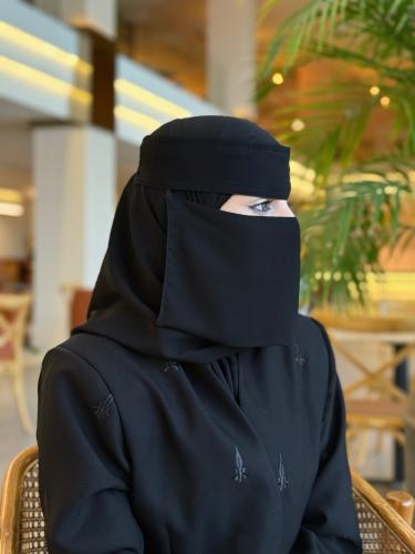 نقاب كوري قصير مغاط واحد عادي