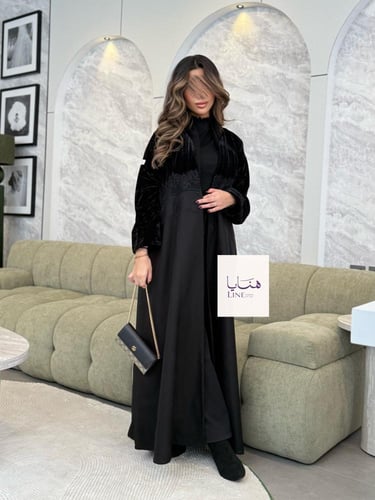 عباية لورين مخمل كوري مكسر مع كريب باربي مزين بدان...