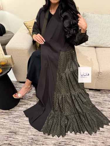 عباية مبهره بقماش كريب رموش مع روكاما بني