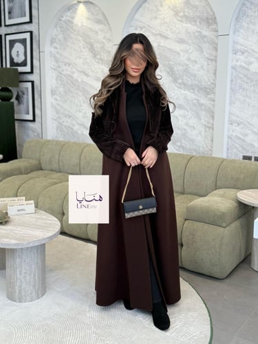 عباية هيلينا بقماش جوخ مع جاكيت مخمل متصل بني